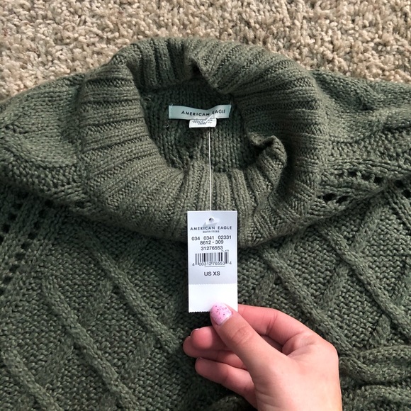 American Eagle Cropped Turtleneck Sweater - Picture 2 of 2